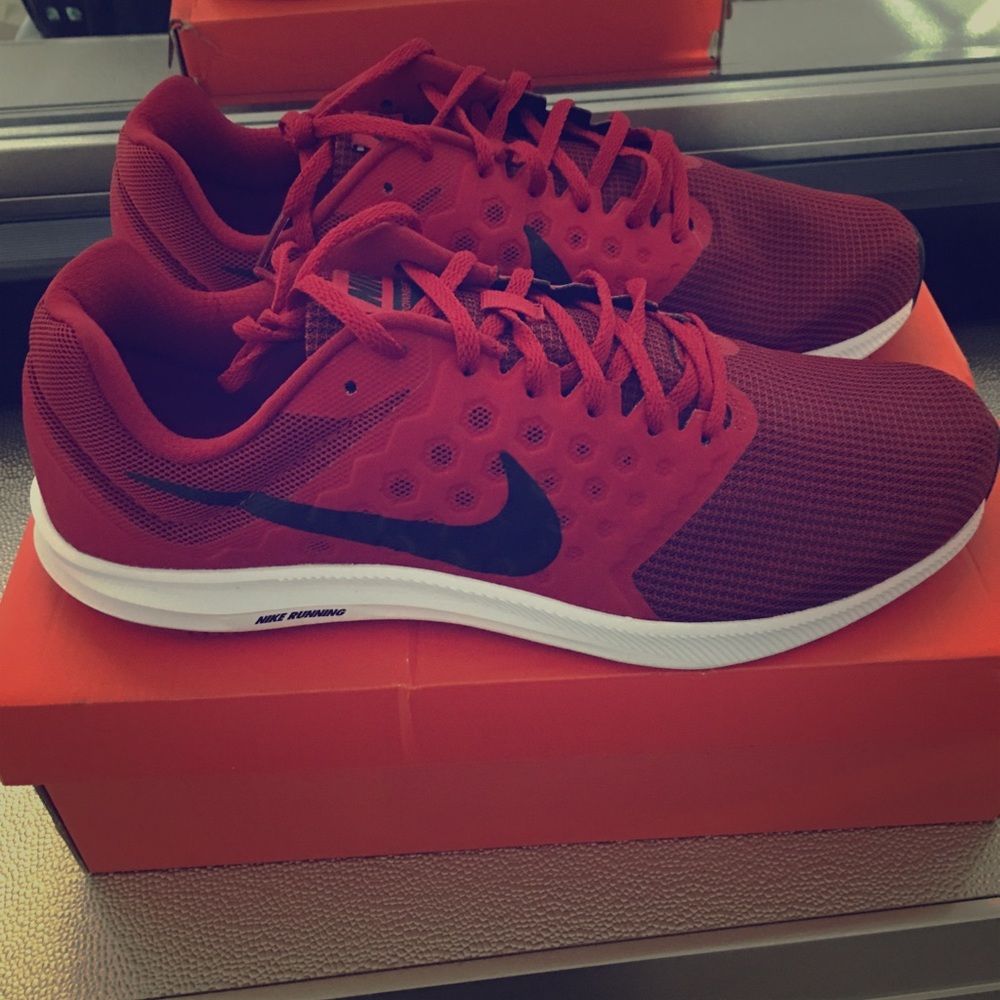 Brand new pair of Nike shoes